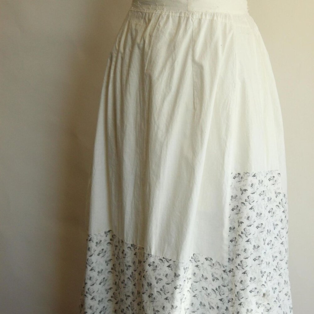 Vintage Antique 1890s Skirt, Victorian Gray and White Floral Cotton with Ruffle - Picture 7 of 10